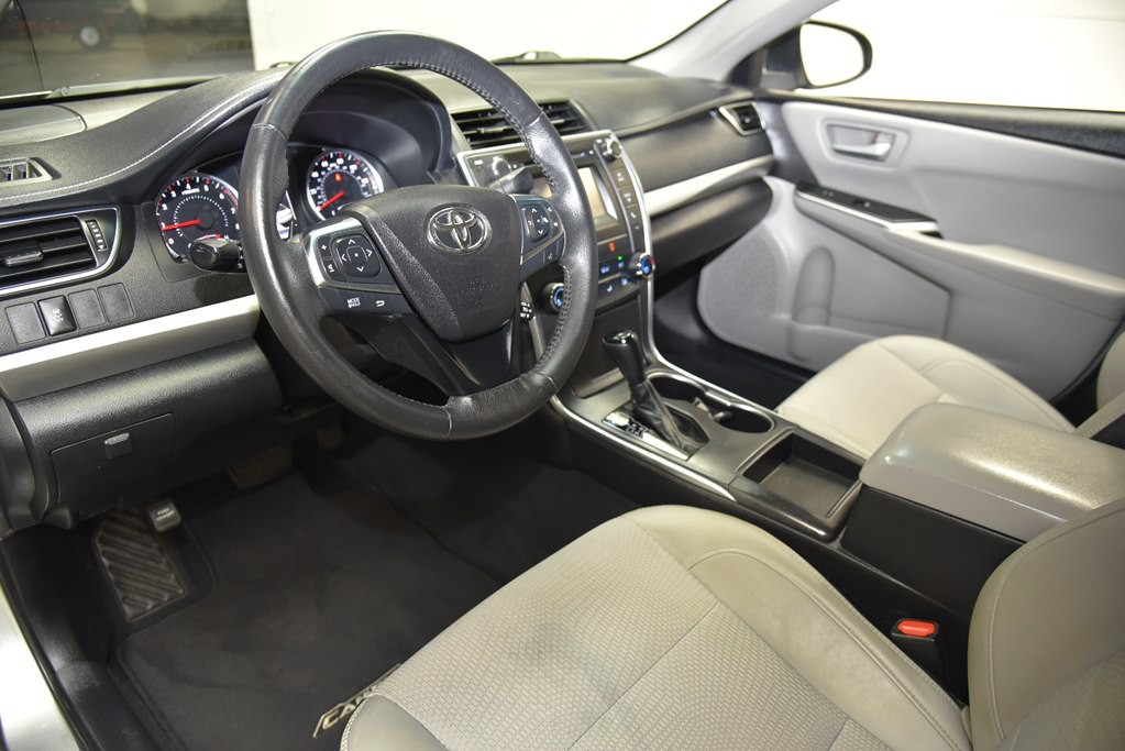 2017 Toyota Camry Image 22