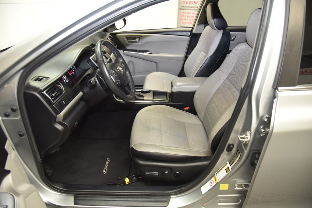 2017 Toyota Camry Image 23