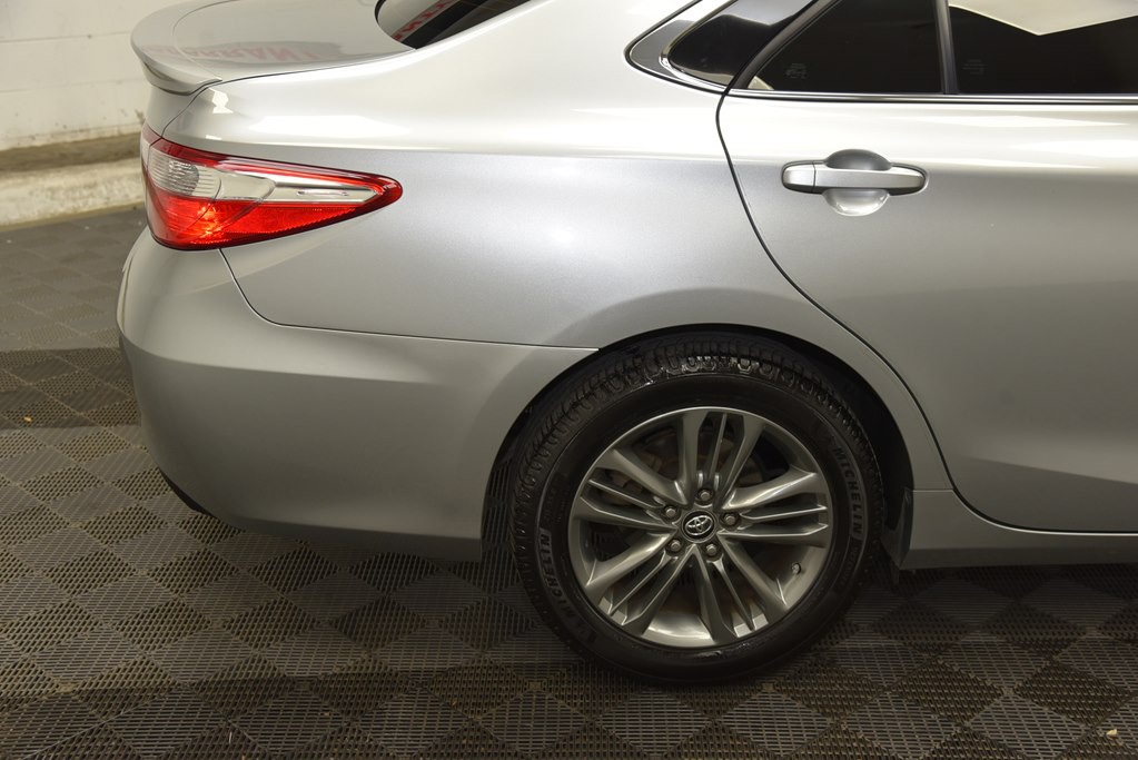 2017 Toyota Camry Image 28