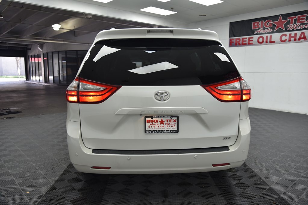 2016 Toyota Sienna Image 4
