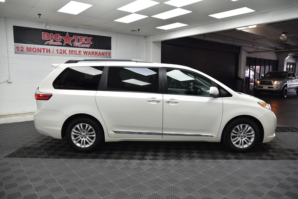 2016 Toyota Sienna Image 6