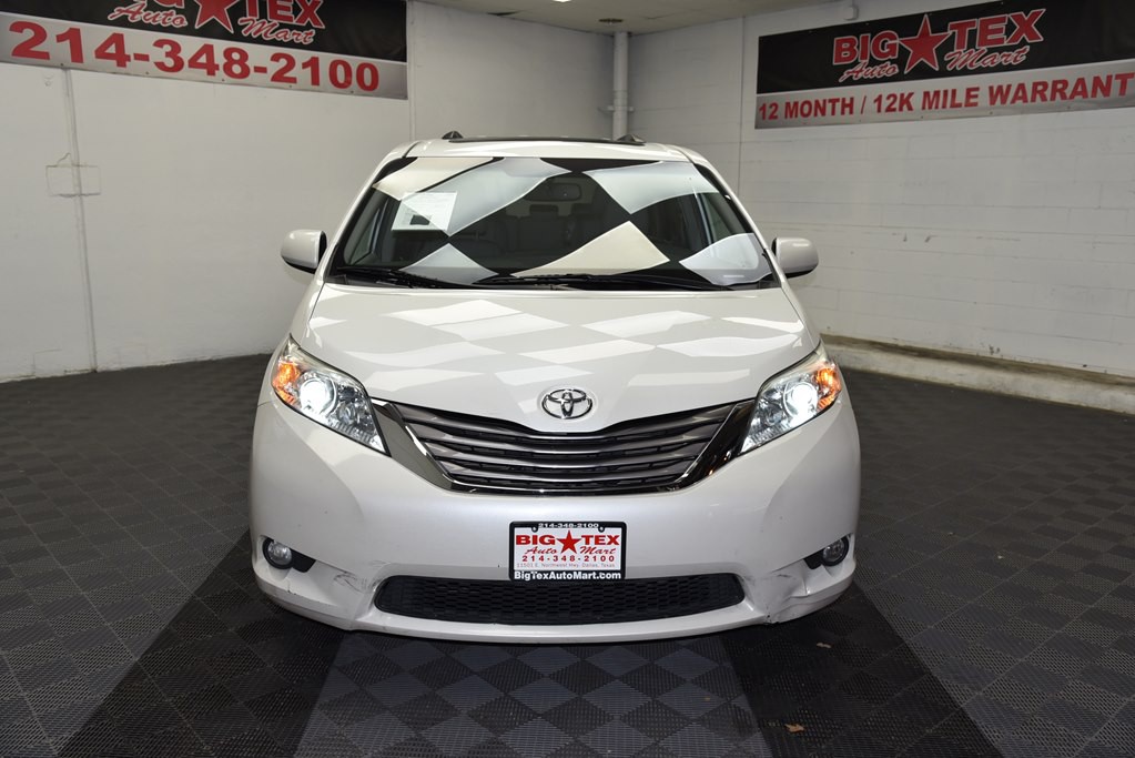 2016 Toyota Sienna Image 8