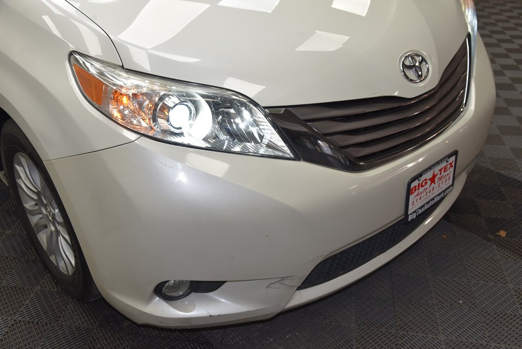 2016 Toyota Sienna Image 12