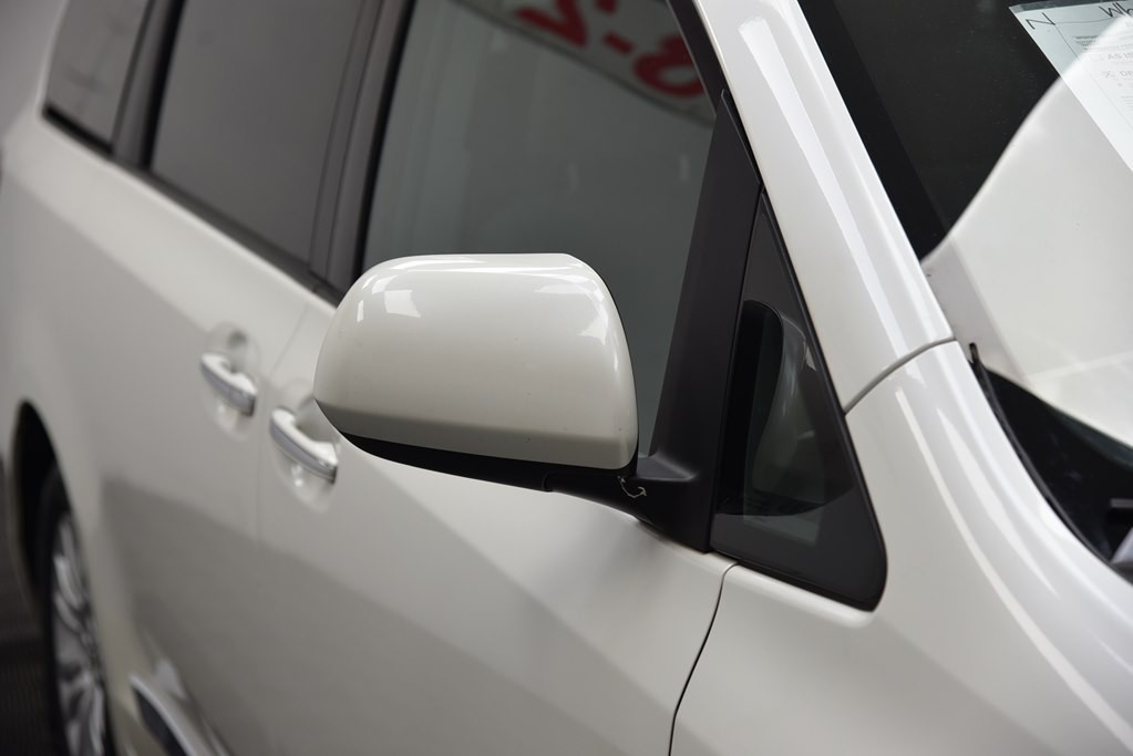 2016 Toyota Sienna Image 13