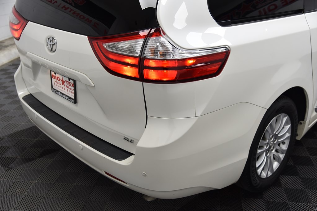 2016 Toyota Sienna Image 14