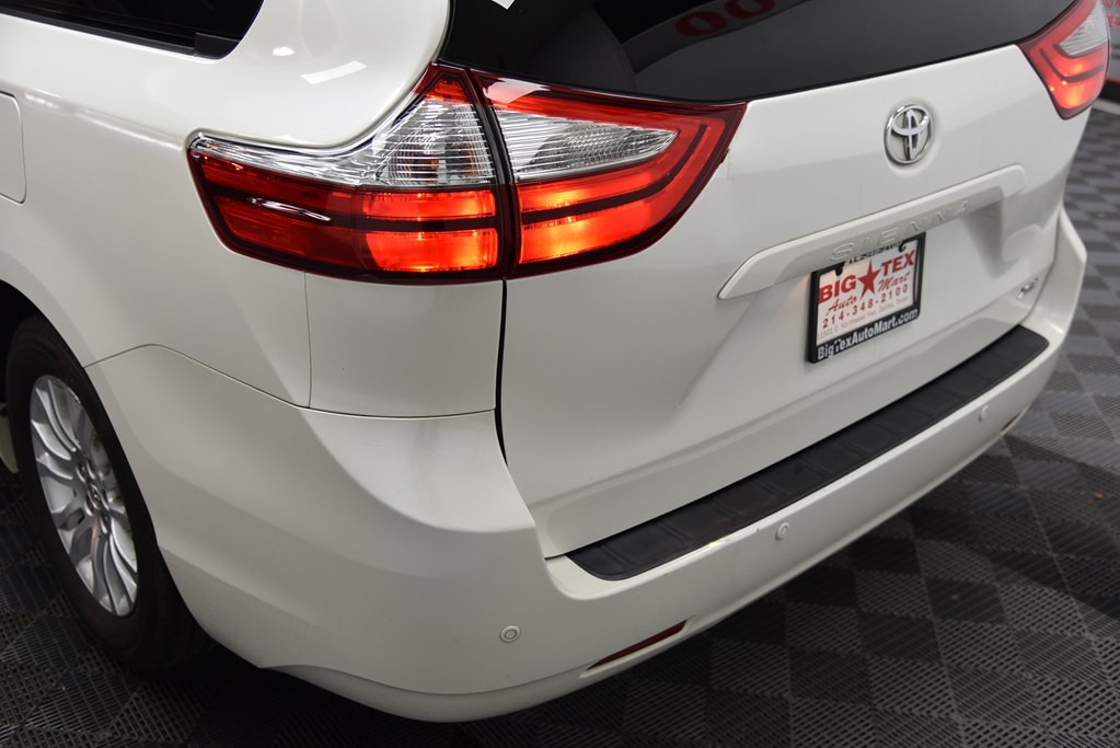 2016 Toyota Sienna Image 15