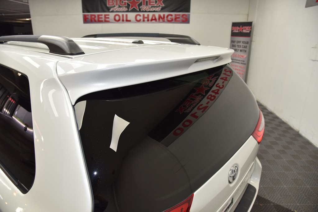 2016 Toyota Sienna Image 16