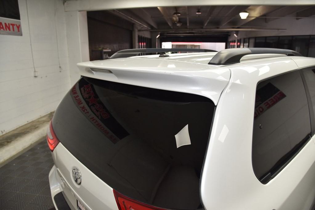 2016 Toyota Sienna Image 17