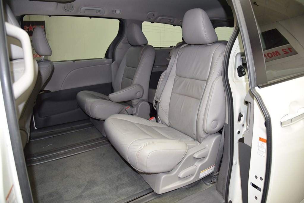 2016 Toyota Sienna Image 20