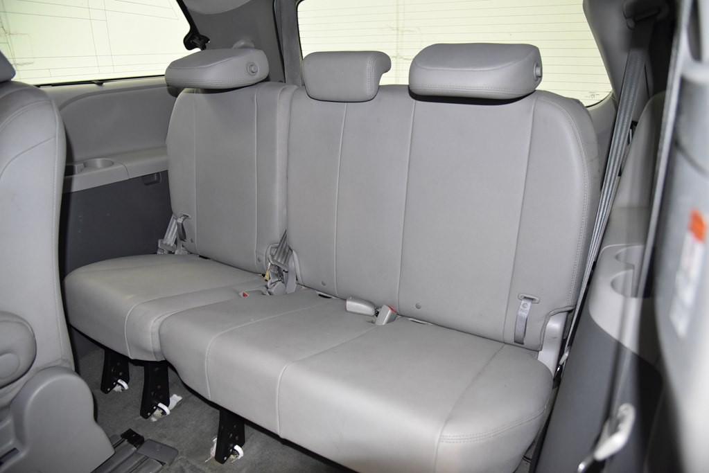 2016 Toyota Sienna Image 21