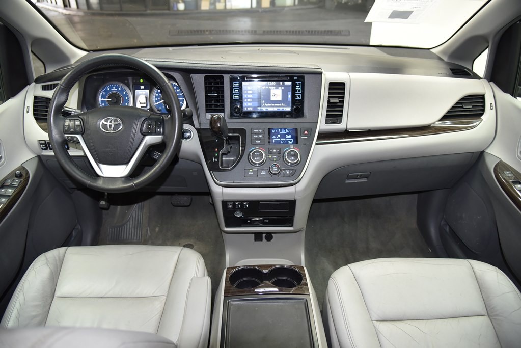 2016 Toyota Sienna Image 29