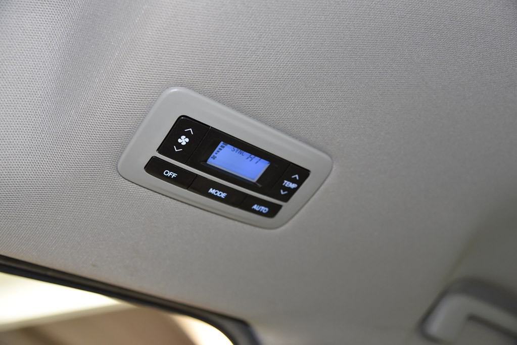 2016 Toyota Sienna Image 31