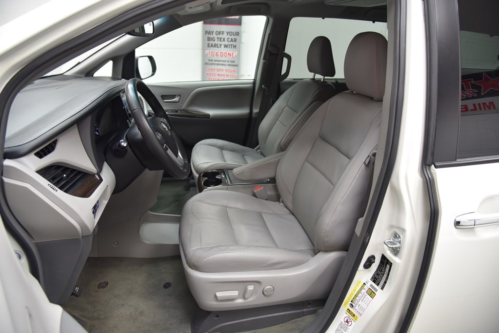 2016 Toyota Sienna Image 33