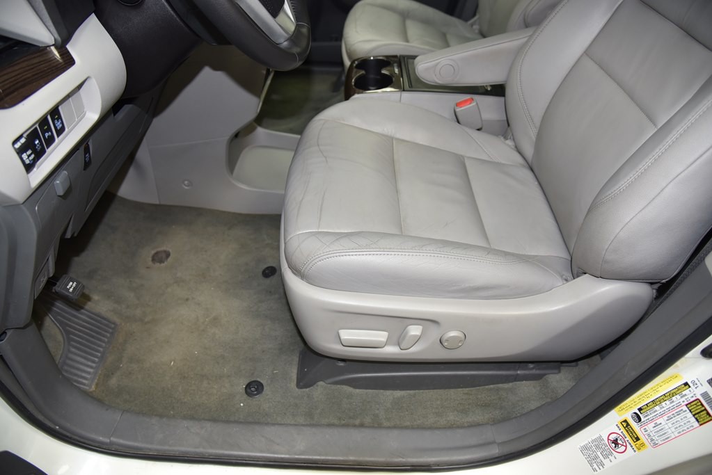 2016 Toyota Sienna Image 34