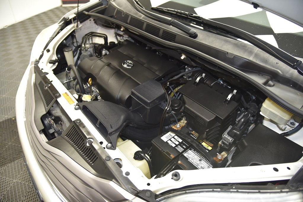 2016 Toyota Sienna Image 42