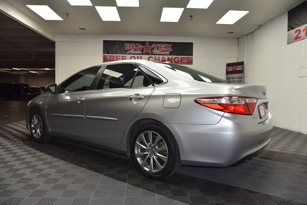 2017 Toyota Camry Image 3