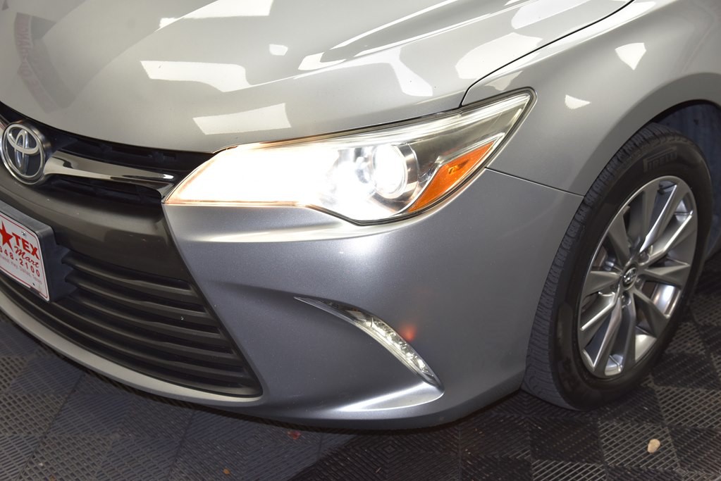 2017 Toyota Camry Image 11