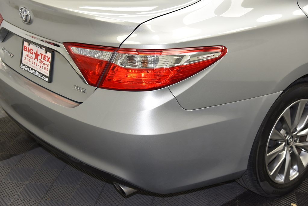 2017 Toyota Camry Image 14