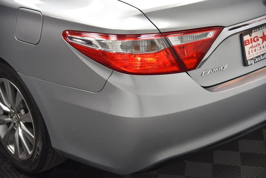 2017 Toyota Camry Image 15