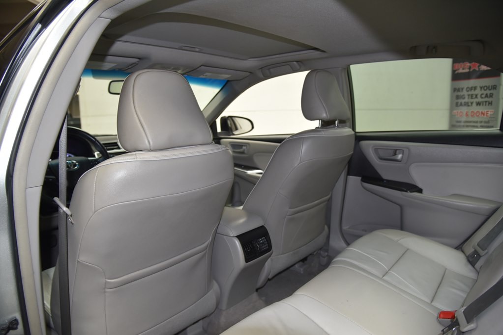 2017 Toyota Camry Image 21