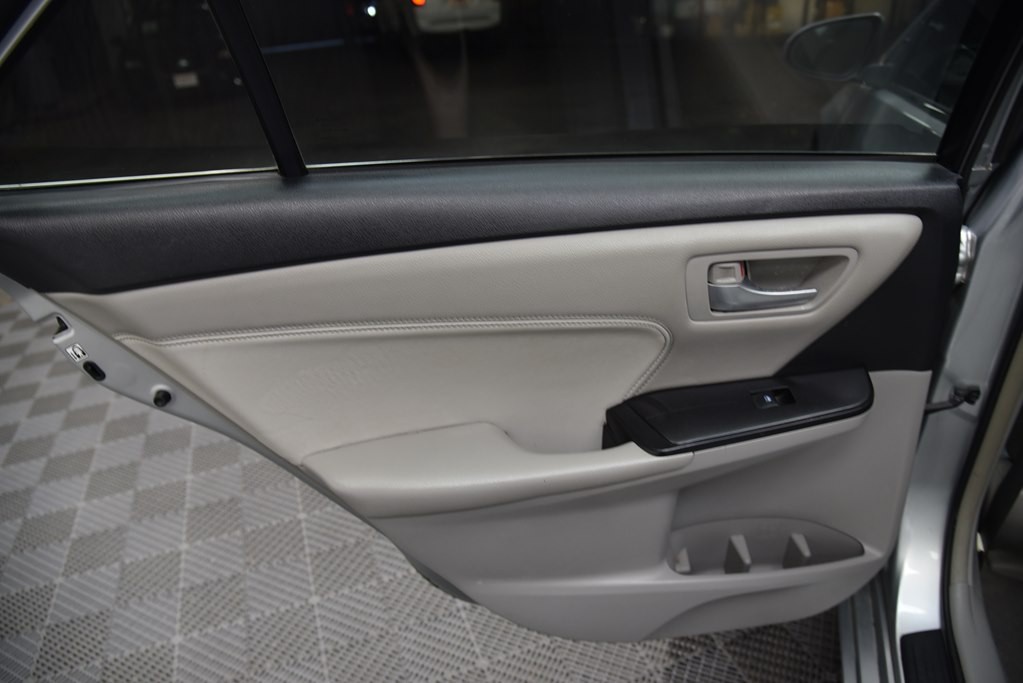 2017 Toyota Camry Image 22