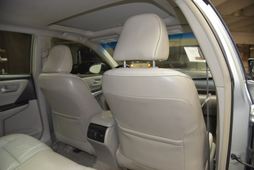 2017 Toyota Camry Image 24