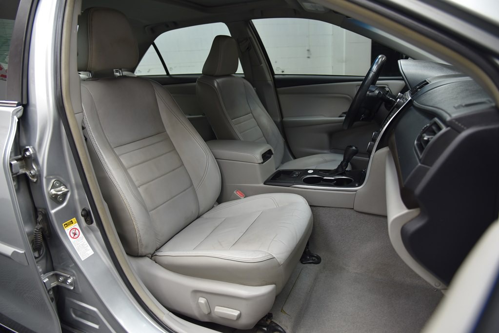 2017 Toyota Camry Image 26