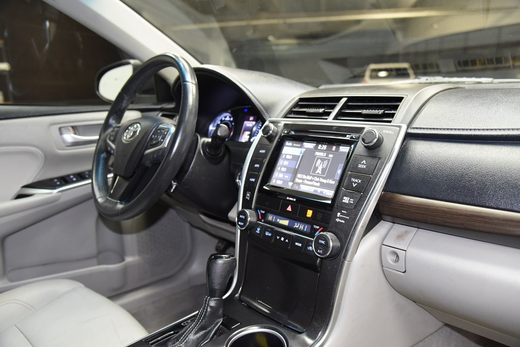 2017 Toyota Camry Image 29