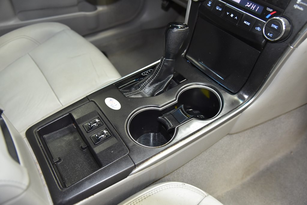 2017 Toyota Camry Image 30