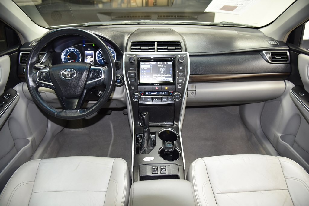2017 Toyota Camry Image 32