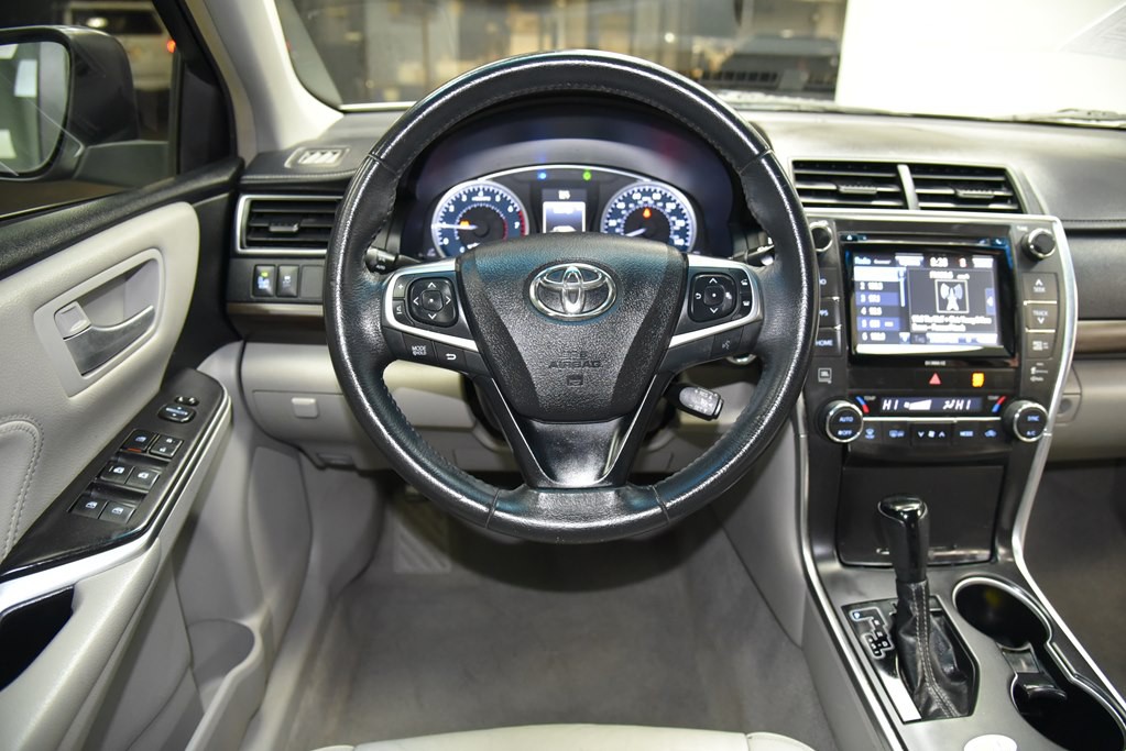 2017 Toyota Camry Image 33