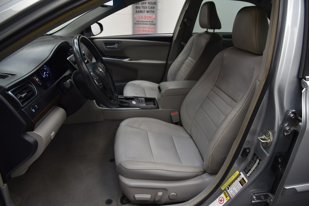 2017 Toyota Camry Image 35