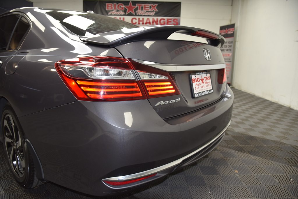 2016 Honda Accord Image 18