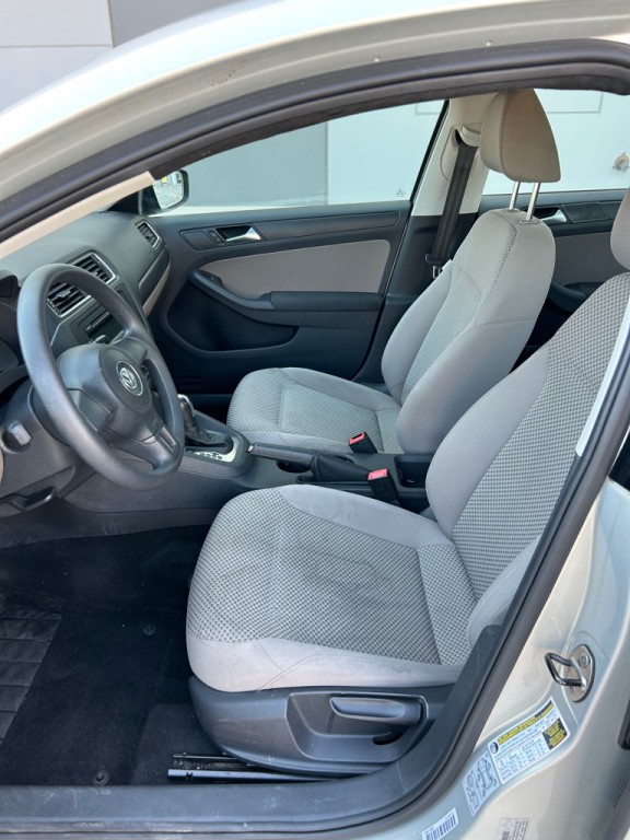 2012 Volkswagen Jetta Image 9