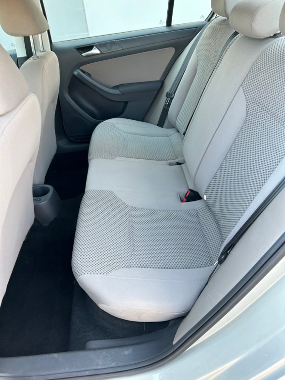 2012 Volkswagen Jetta Image 10