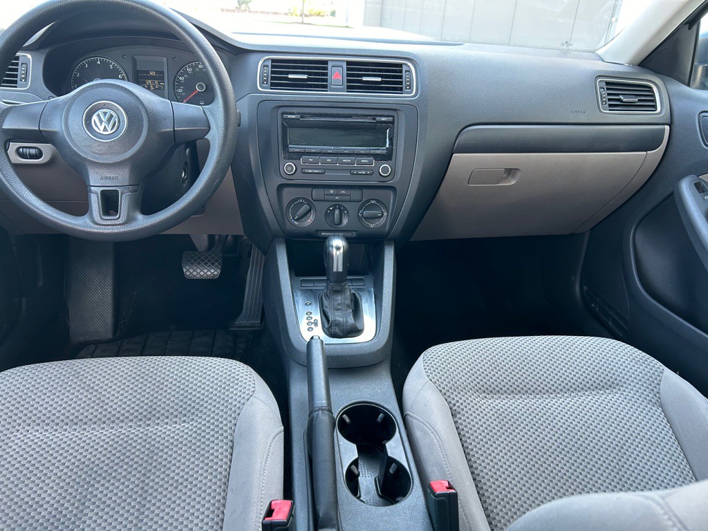 2012 Volkswagen Jetta Image 11