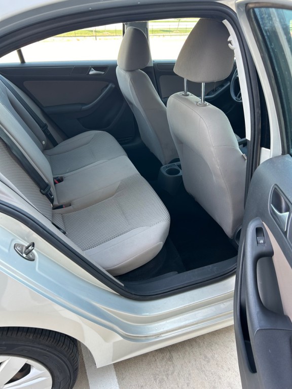 2012 Volkswagen Jetta Image 12