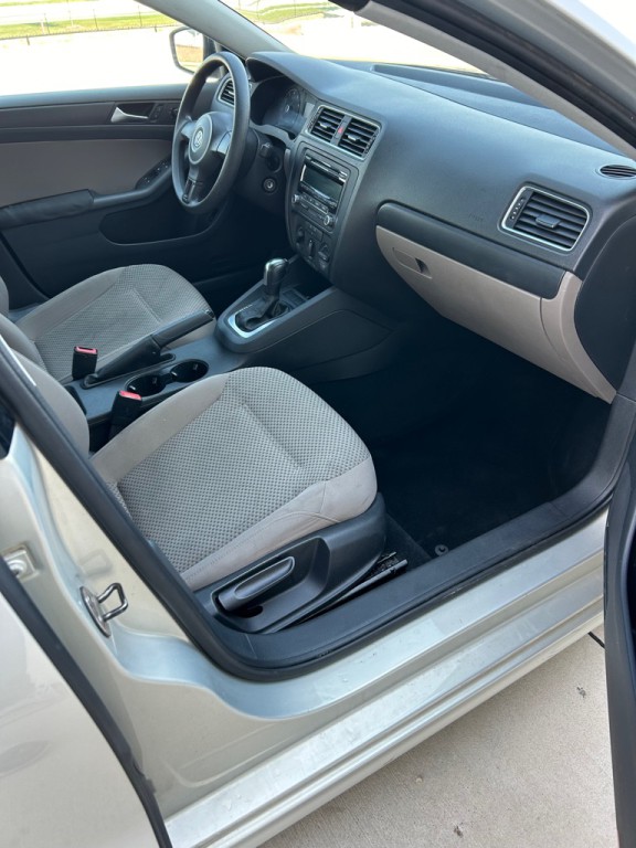2012 Volkswagen Jetta Image 13