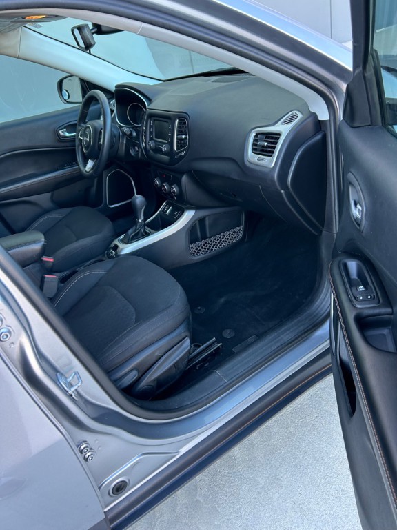 2018 Jeep Compass Image 12