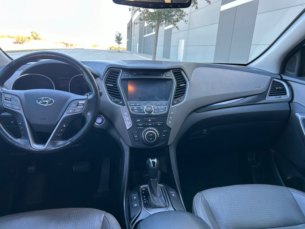 2014 Hyundai Santa Fe Image 11