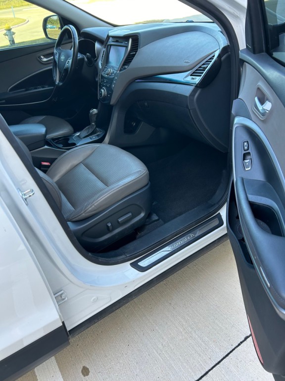 2014 Hyundai Santa Fe Image 16