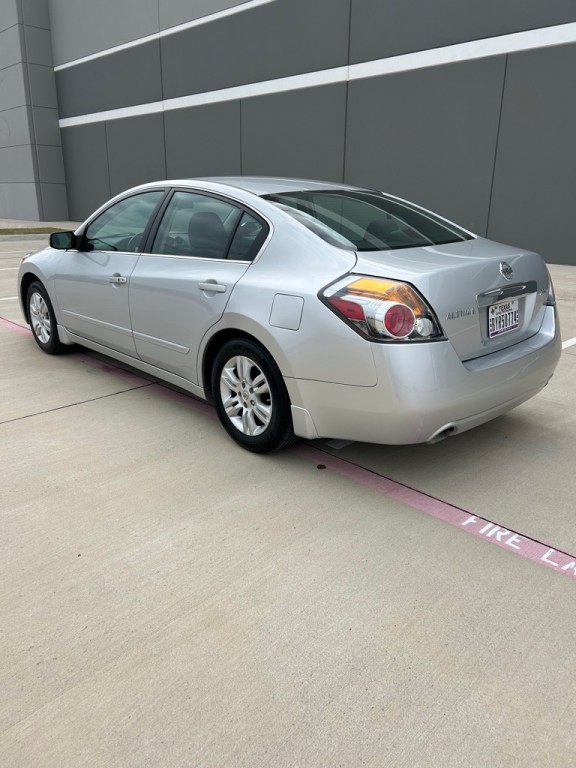 2011 Nissan Altima Image 8