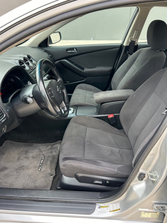 2011 Nissan Altima Image 9