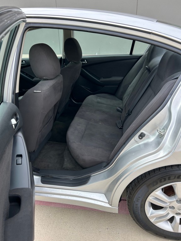 2011 Nissan Altima Image 10