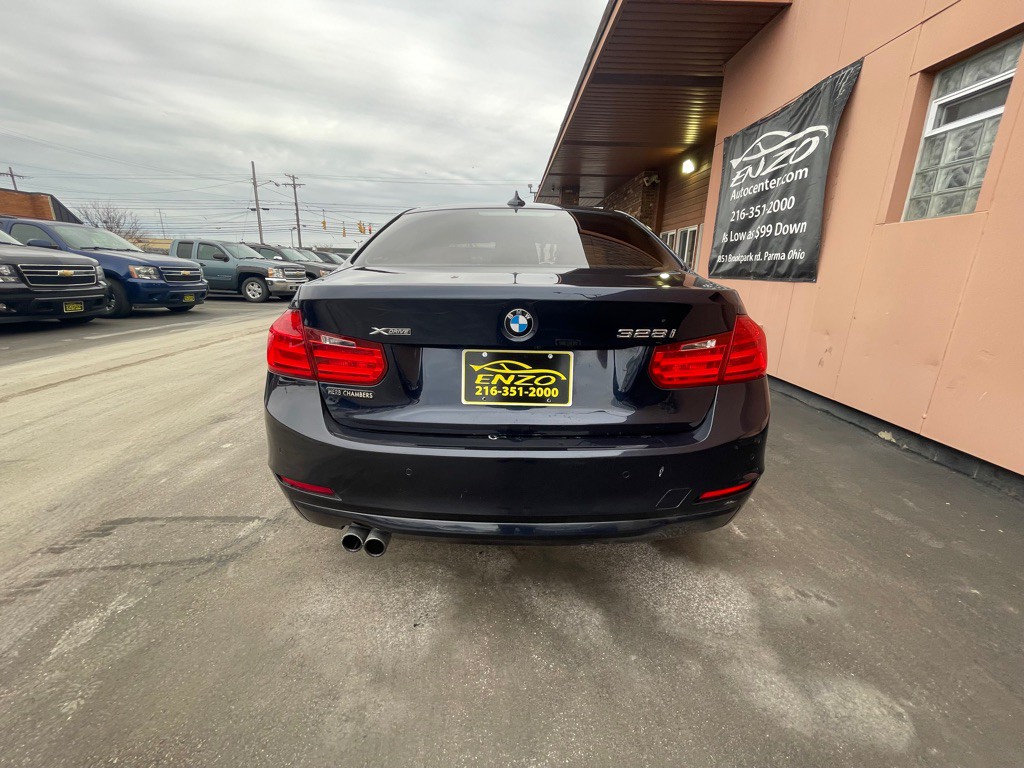 2015 BMW 3 Series Image 9