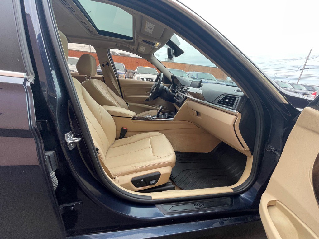 2015 BMW 3 Series Image 12