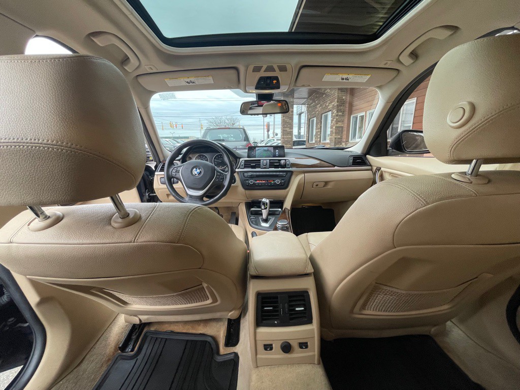 2015 BMW 3 Series Image 16