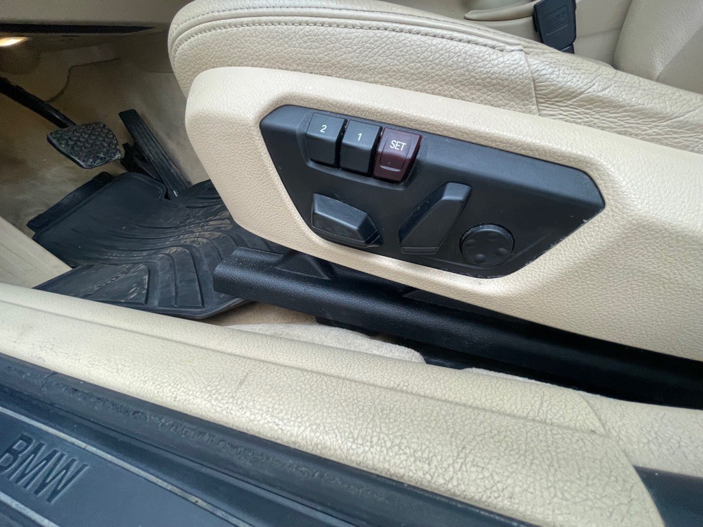 2015 BMW 3 Series Image 25