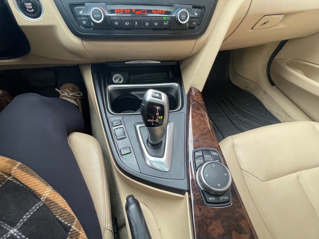 2015 BMW 3 Series Image 31