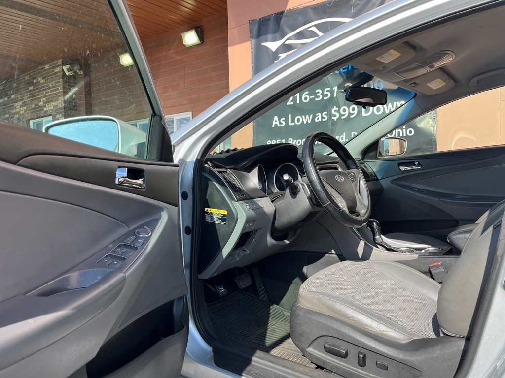 2012 Hyundai Sonata Image 3